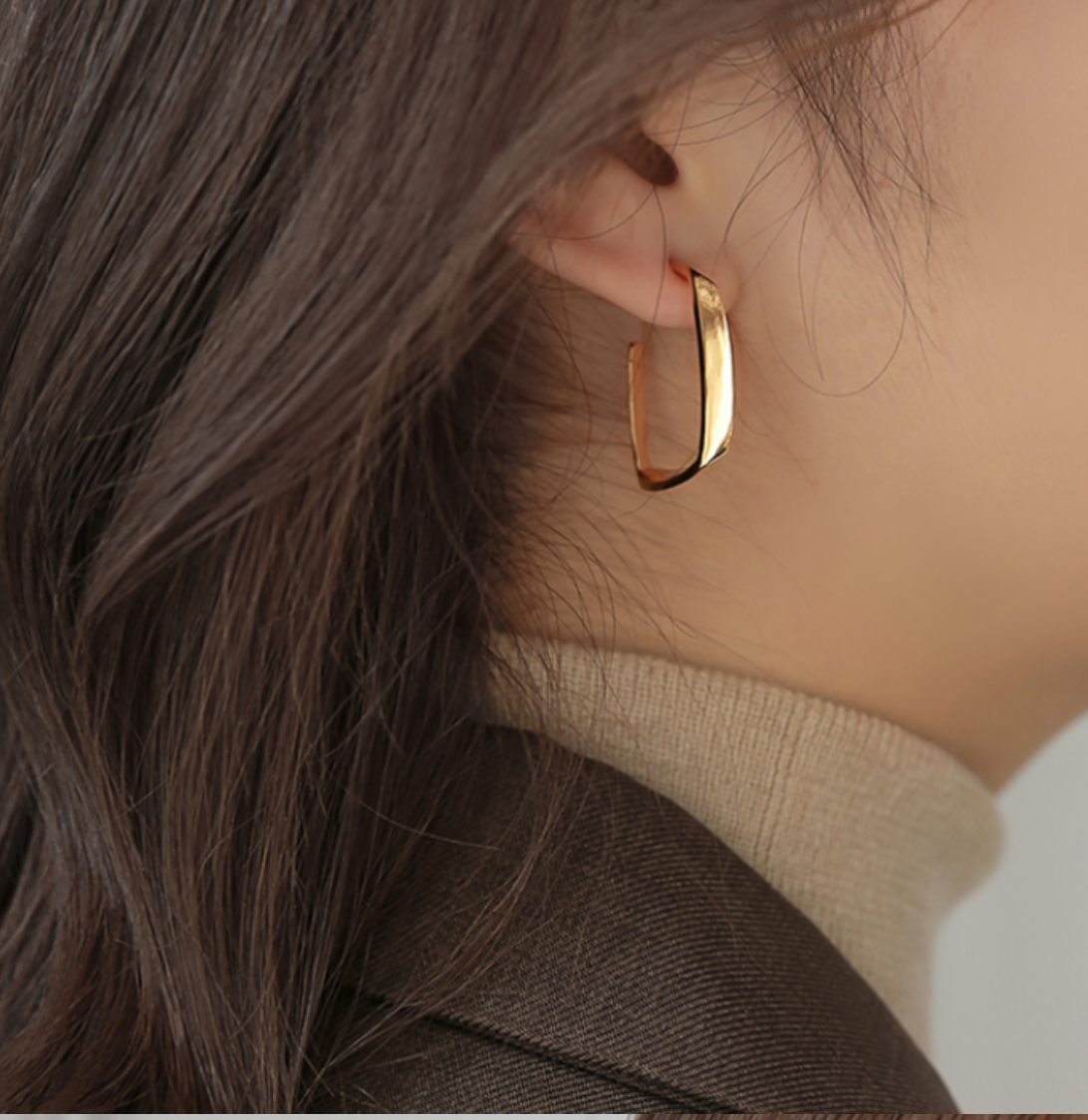 Fair Beauty Irregular 18K Gold Plated Hoop Earrings